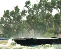 श्रीलंका में तबाही के बाद भारत की तरफ बढ़ा दितवा तूफान : सरकार किसी भी स्थिति से निपटने के लिए तैयार, हवाई और रेल सेवाएं प्रभावित