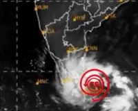 चेन्नई के निकट पहुंचा चक्रवाती तूफान 'दितवा', तमिलनाडु हाई अलर्ट पर