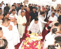 इंदिरा देवनानी की पार्थिव देह पंचतत्व में विलीन, मुख्यमंत्री सहित कई मंत्रियों ने किए श्रद्धासुमन अर्पित