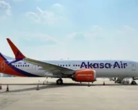 वाराणसी एयरपोर्ट पर यात्री ने की विमान का इमरजेंसी गेट खोलने की कोशिश : सभी यात्रियों को विमान से उतारा सुरक्षित, पुलिस हिरासत में यात्री 