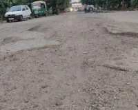 इलाज से पहले मरीजों को दर्द दे रहा मेडिकल कॉलेज अस्पताल, प्रवेश द्वार से इमरजेंसी-गेट नंबर 4 तक हो रहे गहरे गड्ढे