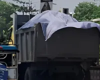 असर खबर का - अब नहीं गिरेगा कचरा, तिरपाल ढककर निकलने लगे कचरे के डम्पर