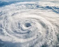 ऑस्ट्रेलिया में भीषण तूफान, एक व्यक्ति की मौत, बचाव कार्य जारी