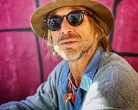 हॉलीवुड पर टूटा दुखों का पहाड़! इस फेमस सिंगर का 59 की उम्र में निधन