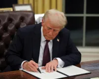 43 दिन बाद अमेरिकी शटडाउन हुआ समाप्त : ट्रंप ने विधेयक पर हस्ताक्षर किए, लाखों कर्मचारियों को मिलेगा बकाया वेतन