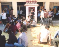 महिला स्टाफ से दुर्व्यवहार : ग्रामीणों का स्कूल पर प्रदर्शन, तीन सदस्यीय जांच समिति गठित