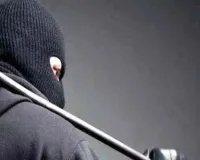 सूने मकान को चोरों ने बनाया निशाना : घर से लाखों के गहने और नकद ले उड़े, चोरों की तलाश शुरू