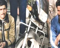 महिला के जैकेट से गिरी नोटों की गड्डी लेकर फरार : 50 हजार लूट के दो आरोपी गिरफ्तार, 20 हजार हुए बरामद