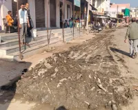  असर खबर का - जेसीबी की मदद से मलबे को बाहर फेंकवाया  