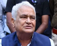 चाय की थड़ी पर जनसुनवाई : कृषि मंत्री किरोड़ी ने महिला के हाथ पर लिखकर दिया आश्वासन, कहा- नहीं रुकेगा गौशाला का काम