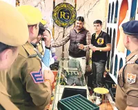 ज्वैलरी शोरूम को बनाया चोरों ने निशाना : 55 लाख रुपए के गहने और नकदी पार, वारदात के समय क्षेत्र की बिजली थी गुम