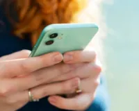 किस सदी में रह रहे हैं? पंचायत का अजब फरमान : 15 गांवों की बहू-बेटियां नहीं चलाएंगी स्मार्टफोन, केवल की-पेड फोन की ही इजाजत