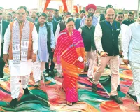 डग में महिला सशक्तिकरण सम्मेलन-जनसभा : मुख्यमंत्री ने किया प्रदर्शनी का अवलोकन, कहा- महिलाओं, किसानों और गरीबों के जीवन में समृद्धि लाने के लिए सरकार प्रतिबद्ध