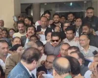 जयपुर में मनरेगा के समर्थन में कांग्रेस का जोरदार प्रदर्शन, महात्मा गांधी के चित्र के साथ निकाला शांतिपूर्ण मार्च