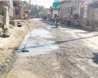 मुख्य मार्ग पर अधूरे सड़क निर्माण से लोगों को हो रही परेशानी