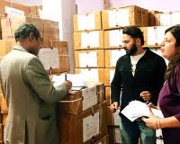 नकली दवाईयों का जखीरा पकड़ा : फर्म से 3 करोड़ की दवाईयां जब्त, नहीं लिया लाइसेंस