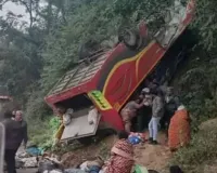 आंध्र प्रदेश में भयावह सड़क हादसा, खाई में बस गिरने से 9 लोगों की मौत