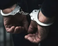 थाने के सामने युवती की गला रेतकर हत्या : आरोपी गिरफ्तार, फर्श खून से सना और युवती के बाल नोचे मिले