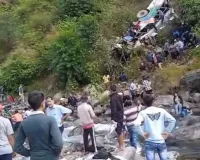 अल्मोड़ा में भयावह हादसा, बस खाई में गिरी, 7 लोगों की दर्दनाक मौत