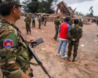 थाई लड़ाकू विमानों ने कंबोडिया के सीमावर्ती गांवों पर बमबारी की, शांति वार्ता के बीच 40 बम गिराए