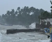 श्रीलंका में तबाही मचाने के बाद चक्रवाती तूफान 