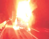 पिकअप दूसरे वाहन से टकराई तीन लोग जिंदा जले, मृतकों के शव सीट से चिपके मिले