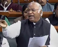 शीतकालीन सत्र के दौरान मल्लिकार्जुन खरगे का BJP पर हमला, संसद में ‘ड्रामेबाजी’ का लगाया आरोप