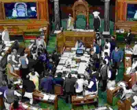 विपक्ष के हंगामे के बीच लोकसभा की कार्यवाही 12 बजे तक स्थगित, आज पेश हो सकते हैं बिल