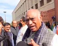 रुपया लगातार गिर रहा : यह साफ करता है कि देश की आर्थिक स्थिति क्या है, खड़गे ने कहा- सरकार की नीति ठीक नहीं