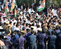 SIR मुद्दे पर वाराणसी में यूथ कांग्रेस का विरोध प्रदर्शन, 60 से अधिक कार्यकर्ता गिरफ्तार