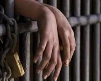 मोबाइल व नकदी लूटने वाले दो बदमाश गिरफ्तार, बाइक समेत दो मोबाइल बरामद