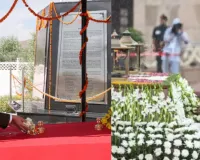 विजय दिवस 2025: प्रधानमंत्री मोदी, राष्ट्रपति मुर्मू ने सैनिकों को दी श्रद्धांजलि, कहा-उनके साहस और बलिदान को नमन