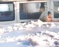 हाड़ कंपाने वाली सर्दी : नौ जिलों में स्कूलों की छुट्टियां बढ़ाईं, कई जिलों में सुबह जमी दिखी बर्फ