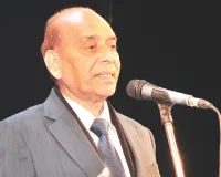 कवि डॉ. पॉपुलर मेरठी से विशेष बातचीत, कहा- मुशायरों की मिट्टी से सोशल मीडिया तक कविता का दायरा बढ़ा