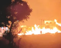 ट्रक से टकराने के बाद ज्वलनशील पदार्थ से भरे टैंकर ने पकड़ी आग, देखते-देखते आग की लपटें नेशनल हाईवे पर 200 मीटर तक फैली