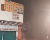 कोहरे ने थामी वाहनों की रफ्तार सर्द हवा ने कंंपकपाया : तीन दिन से नहीं हुए सूर्य देव के दर्शन, लोगों की दिनचर्या 