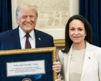 कोरिना मचाडो ने ट्रंप से की मुलाकात : राष्ट्रपति को भेंट किया अपना नोबेल पुरस्कार, कहा- यह भेंट आपसी सम्मान और लोकतांत्रिक मूल्यों के समर्थन का प्रतीक 