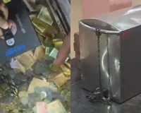 अनोखी चोरी: व्यापारी को लूटने के बाद बदमाशों ने मंदिर में चढ़ाएं पचास हजार रुपये