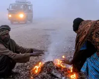 दिल्ली में शीतलहर चलने से ठंड का प्रकोप : बहुत खराब श्रेणी में एक्यूआई, कई इलाकों में छाई धुंध की परत