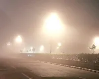 कोहरे के बीच भी रात को हो रही मेन रोड की सफाई