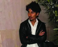 ग्रेटर नोएडा हॉस्टल में बीटेक छात्र ने बिल्डिंग से लगाई छलांग : हादसे में मौत, हॉस्टल प्रबंधन ने छात्र के परिजनों को भेजा था शराब के सेवन का वीडियो