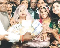 किन्नर महासम्मेलन बना समरसता की मिसाल : विधायक टाकडा ने भरा भात ; भेंट किए 14 लाख रुपए नकद, सोने का हार और अन्य उपहार