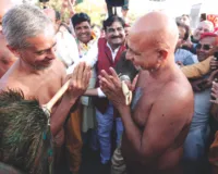 तीन दिगम्बर जैन संघों के 48 संतों का मिलन : 6200 श्रद्धालु बने साक्षी, आचार्य प्रसन्न सागर महाराज ने दोनों आचार्यों का किया आत्मीय स्वागत 