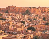 मरु मेला शोभायात्रा में आकर्षक का केंद्र बनी राजशाही पगड़ी : सात समंदर पार से आए विदेशी, अचलदास डांगरा को बंदील में देख अभिभूत