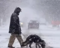 न्यूयॉर्क शहर में ठंड का कहर, 14 लोगों की मौत, बर्फबारी से सड़कें और फुटपाथ मलबे में तब्दील 