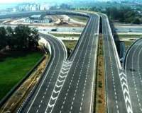 एनएचएआई की लापरवाही से दिल्ली- मुंबई एक्सप्रेस-वे पर भ्रमित हो रहे वाहन चालक