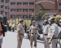 डर के साए में दिल्ली ! खालिस्तानी धमकियों भरे ईमेल से संसद और नौ स्कूलों को मिली बम से उड़ाने की धमकी, बम निरोधक दस्ता और सुरक्षा एजेंसियां अलर्ट पर