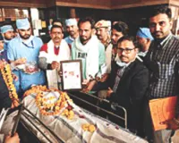 मानवता की अनूठी मिसाल पेश : ग्रीन कॉरिडोर बना कर किडनी जयपुर भेजी, श्रमिक अनेसिंह दुनिया छोड़ने से पहले तीन लोगों को दे गया नव जीवन