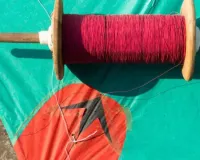 जिंदगी की डोर को काट रहा पतंग का मांझा : कई राज्यों में बैन, फिर भी बिक रहा उड़ता हथियार