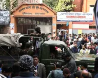 बांग्लादेश में मतदान केन्द्र पर देसी बम धमाके में तीन लोग घायल, मतगणना जारी